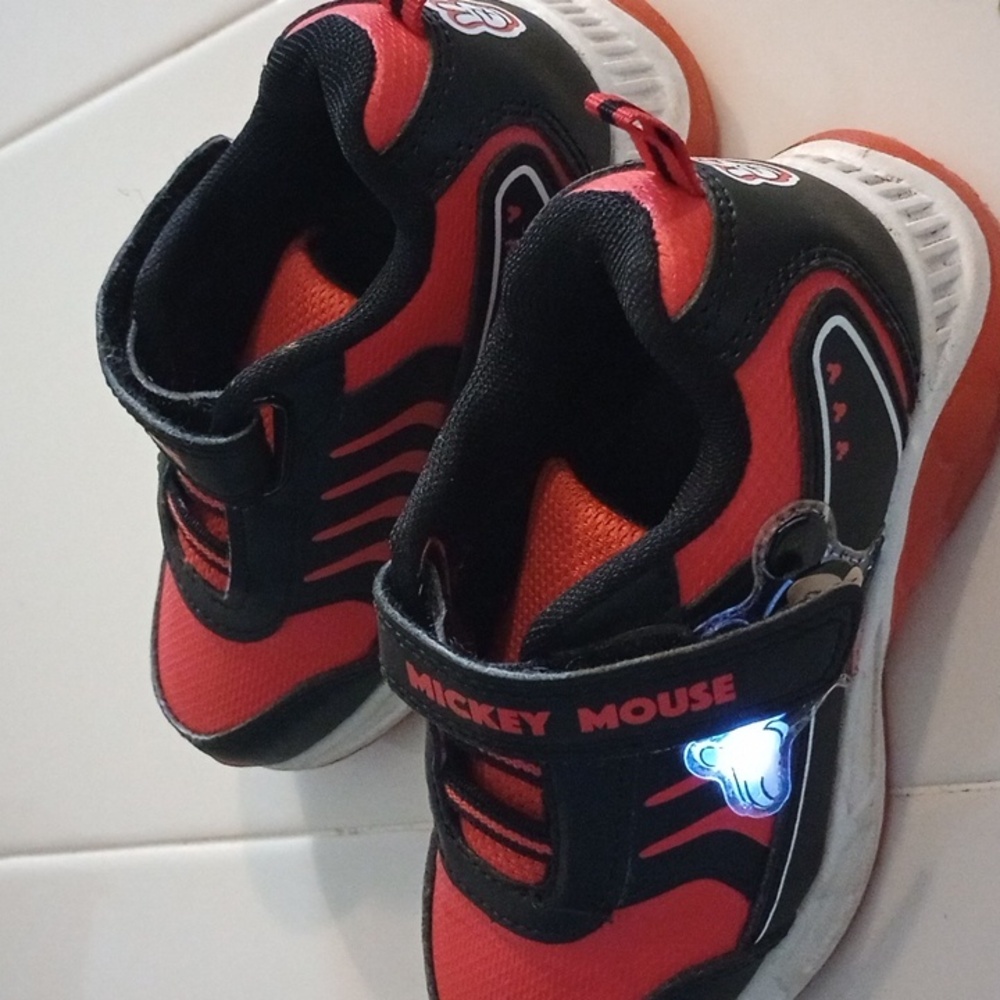 Mickey Mouse ✌🏼 Boys Light up Sneakers - Picture 3 of 7